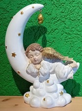 Engel auf Mondsichel