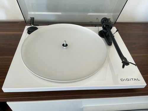 Pro ject essential - essential, digital
