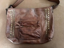 Vera Pelle Umhängetasche