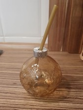 Braunes Trink Glas in Form einer Weihnachtskugel mit Trinkhalm Schneeflocken 