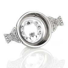 Claddagh Ring - schottischer Highland Whisky Quaich - Zinn mit keltischem Muster