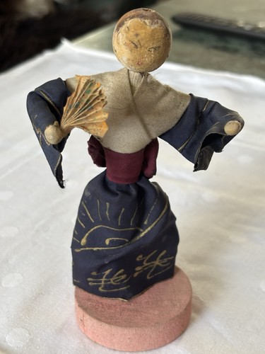Alte asiatische biegefigur - alte,