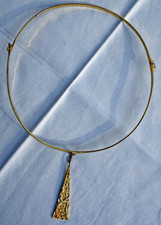 Halsreif mit Anhänger goldfarben Ø ca. 14 cm