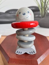 Klapperfigur Robbe HABA 306691 Greifling ab 6 Monaten, Grau, Rot