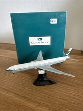 Herpa Wings Boeing 777-300 Cathay Pacific 1:500 mit OVP Und Ständer Reg: B-HNE