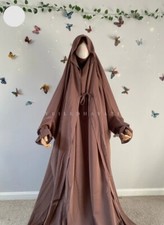 Ungetragene Jilbab Bedeckung,  Farbe Taupe, Khimar Abaya