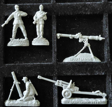 DDR, 5  Plastikabzeichen der