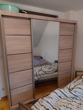 Kleiderschrank mit Spiegel