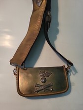 Kartuschkasten mit Adler und Bandellier getragener Originalzustand