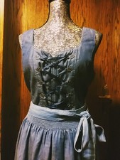 JEANS DIRNDL MIT SCHÜRZE RV. TASCHEN UND ZIERHACKEN / BINDESCHLEIFE  NEUW. GR.42