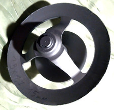 Keilriemenscheibe mit Lagerung 17 x1,5 cm, Innendurchmesser 15 mm,