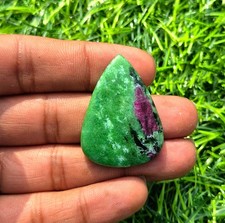 Rubin Zoisit Cabochon