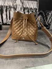 Original Beuteltasche  braun mit Steppung von Aigner