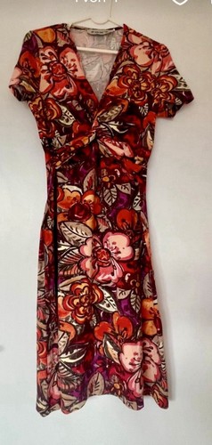 Buntes kleid mit - buntes, muster