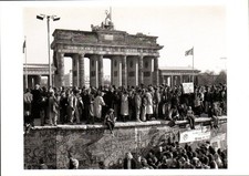 pk2805 - AK  -- Berlin - Am Brandenburger Tor (10.11.1989)