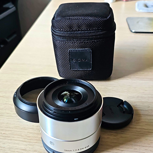 Sigma 19mm objektiv - f2., 8