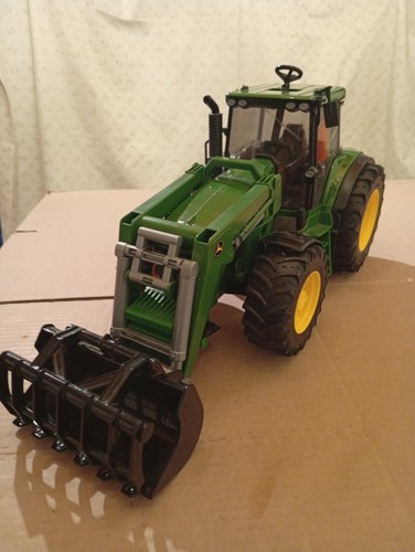 Bruder traktor john - john, 7930