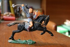 Elastolin Figur Hunne mit Axt zu Pferd  - handbemalt – 7 cm - Reiter - Vintage