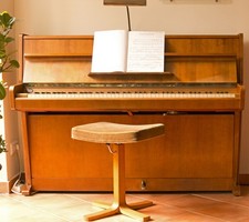 Gebrauchtes Klavier , Marke