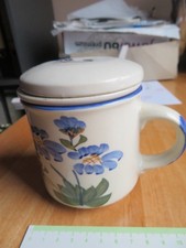 Teetasse Keramik mit Deckel und Sieb aus Keramik mit Blumendekor