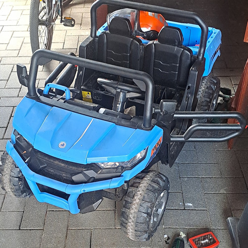 Blaues batteriebetriebenes