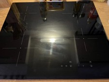 Induktionskochfeld mit Dunstabzugshaube & Schrank