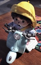 Monchichi mit Roller  Baterie