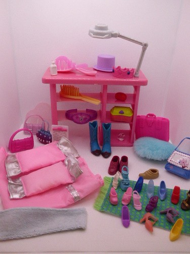 Barbie schminktisch und - barbie,