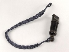 Trillerpfeife aus Holz , an