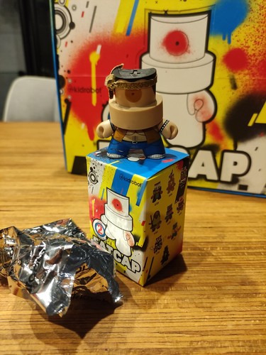 Kidrobot fatcap figure - figure,