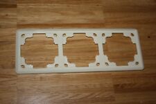 Gira Standard alt (70 x 70 mm) in cremeweiß 3-fach Rahmen