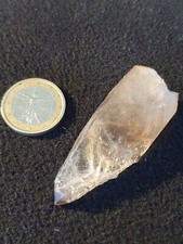 Rauchquarz-Laserkristall, Tessiner Habitus, Wachstumsgestörter Kristall