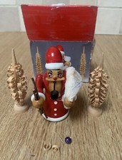 Räucherfigur Vintage Weihnachtsmann mit 2 Chipbäumen im Karton, deutsch 11 cm