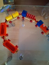 Holzeisenbahn mit 4 Anhängern