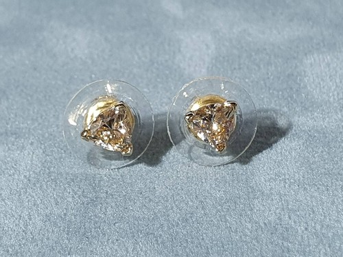 Swarovski triangel stud - triangel,