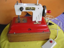 Alte  Kindernähmaschine "