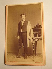 Stralsund - 1870 - junger Mann im Anzug - Zylinder - Schleife ? - Portrait / CDV