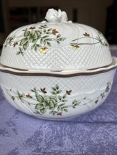Porzellandose mit Deckel