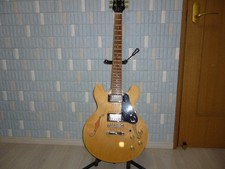 Halbakustische E-Gitarre