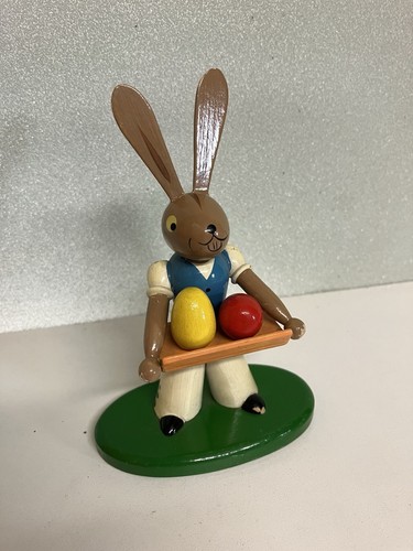 Alter osterhase mit tablett - alter,