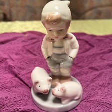 PMI Porzellan Figur Junge mit 2 Schweinen Handarbeit
