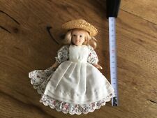 Kleine Porzellan Sammlerpuppe Mädchen blond mit Strohhut ? ca. 15 cm