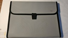 Dokumententasche Fächermappe in grau mit schwarz.