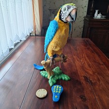 FurReal Friends sprechender Papagei, Ara, mit Fernbedienung und Keks 