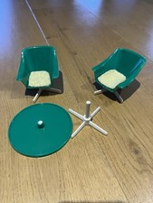 2 Drehsessel mit Tisch