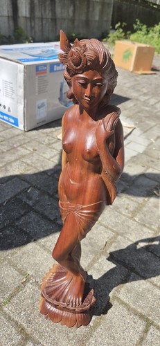 Handgeschnitzte holzfigur die - handgeschnitzte,