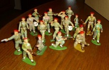 19 Starlux Soldaten-Hartplastik-6cm-teilw. gemarkt-guter Zustand-selten(12)