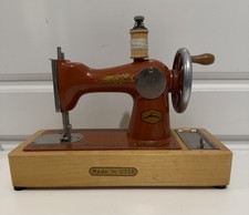 VINTAGE SOWJETISCHE UDSSR MINI KINDER NÄHMASCHINE SPIELZEUG 80er Jahre ORANGE METALL