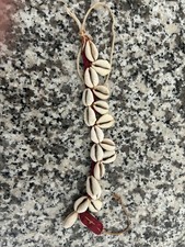 Armband aus Kaurimuscheln