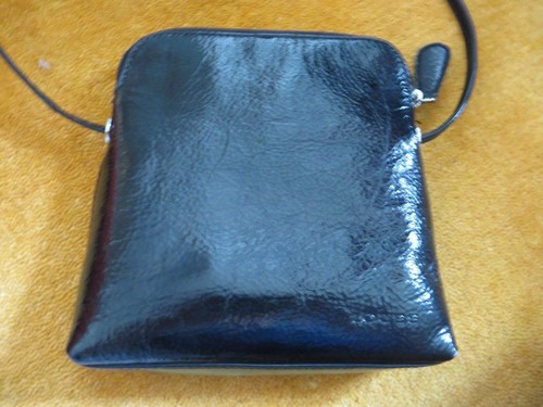Kleines schwarzes lackleder - schwarzes,